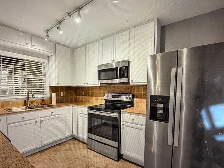 1101 Collier Rd NW #U1 — Photo 2
