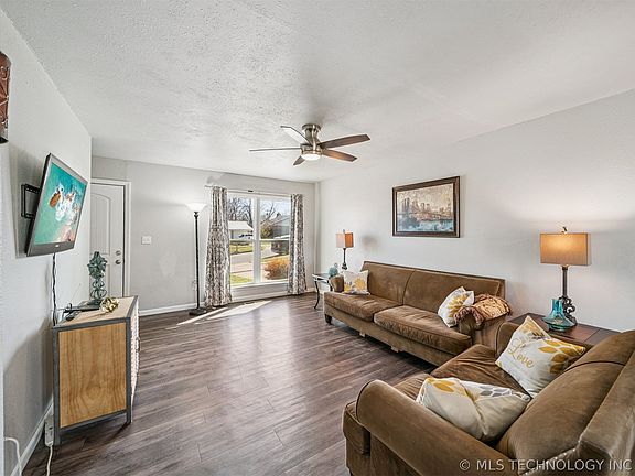 3rd image of 18533 E Admiral Blvd