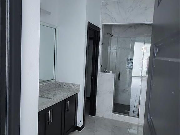 5th image of 1012 Woodson Ave #4