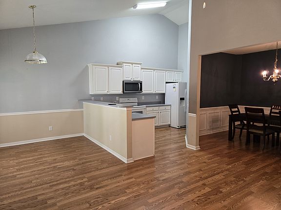 4th image of 6187 Roseway Ct