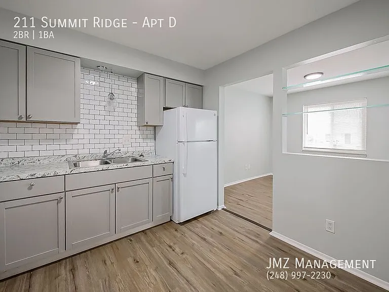 211 Summit Rdg #D — Photo 4