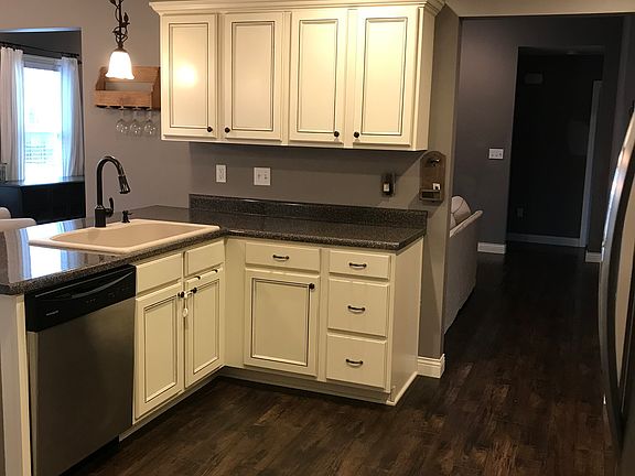 4th image of 401 E Honey Ln
