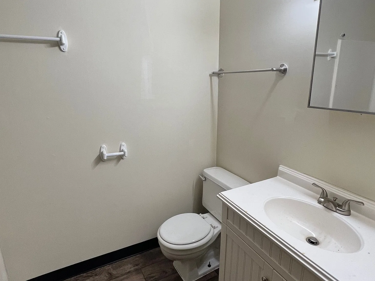 2 bed, 1.0 bath, $600 — Photo 3