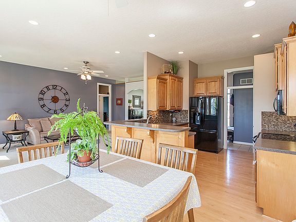 5th image of 505 NW Waterview Ct