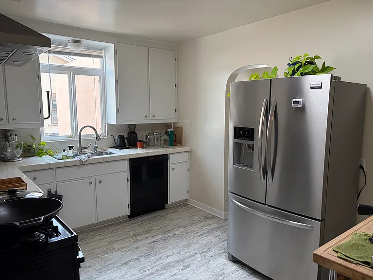 Kitchen comes with dishwasher and garbage disposal, arched door leads to laundry and master suite