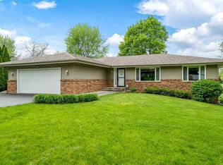 5704 Vineyard Ln, Rockford, IL 61114