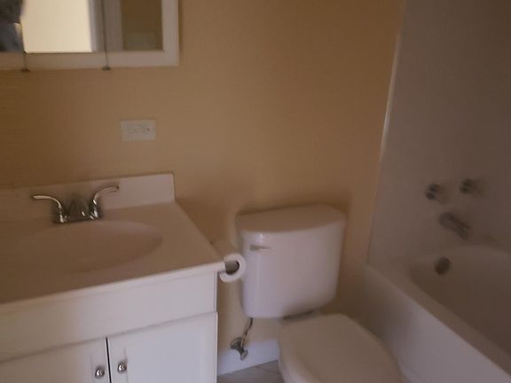 5th image of 4025 S Calumet Ave #3S