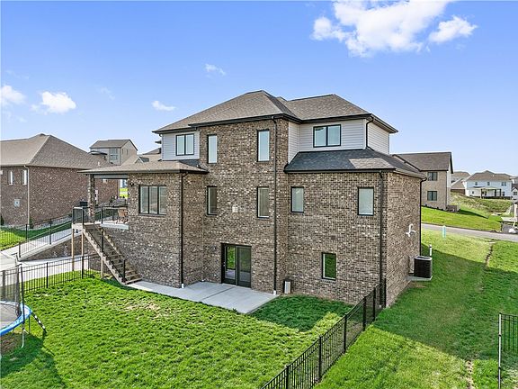 4th image of 7481 Alvina Ct