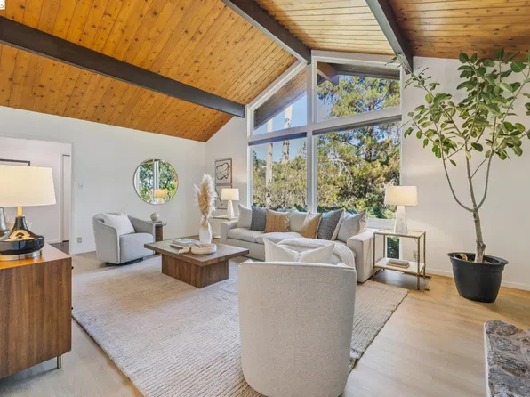 7094 Pinehaven Rd, Oakland, CA 94611