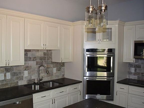 3rd image of 10701 Barefoot Ln