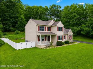 4017 Crest View Dr, Stroudsburg, PA 18360