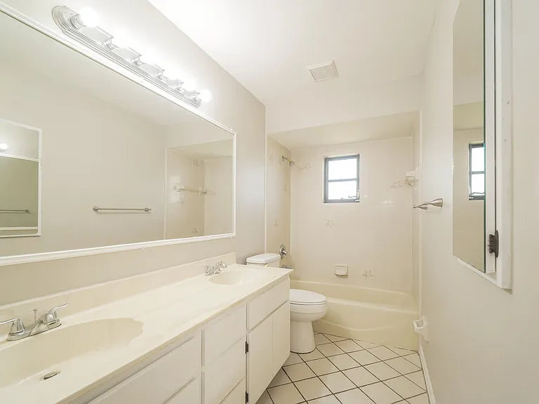 1329 SE 12th St — Photo 13