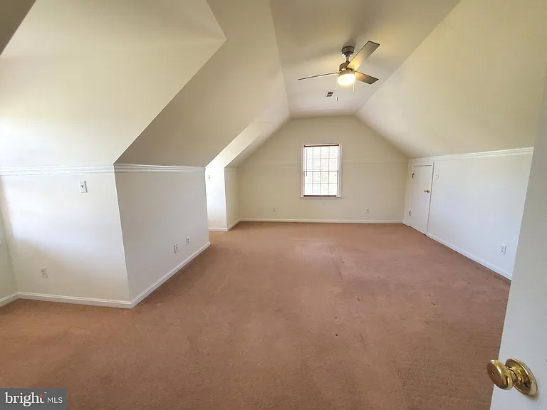 614 E Pebworth Rd — Photo 38