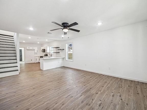 5th image of 3914 Lamar Street Street