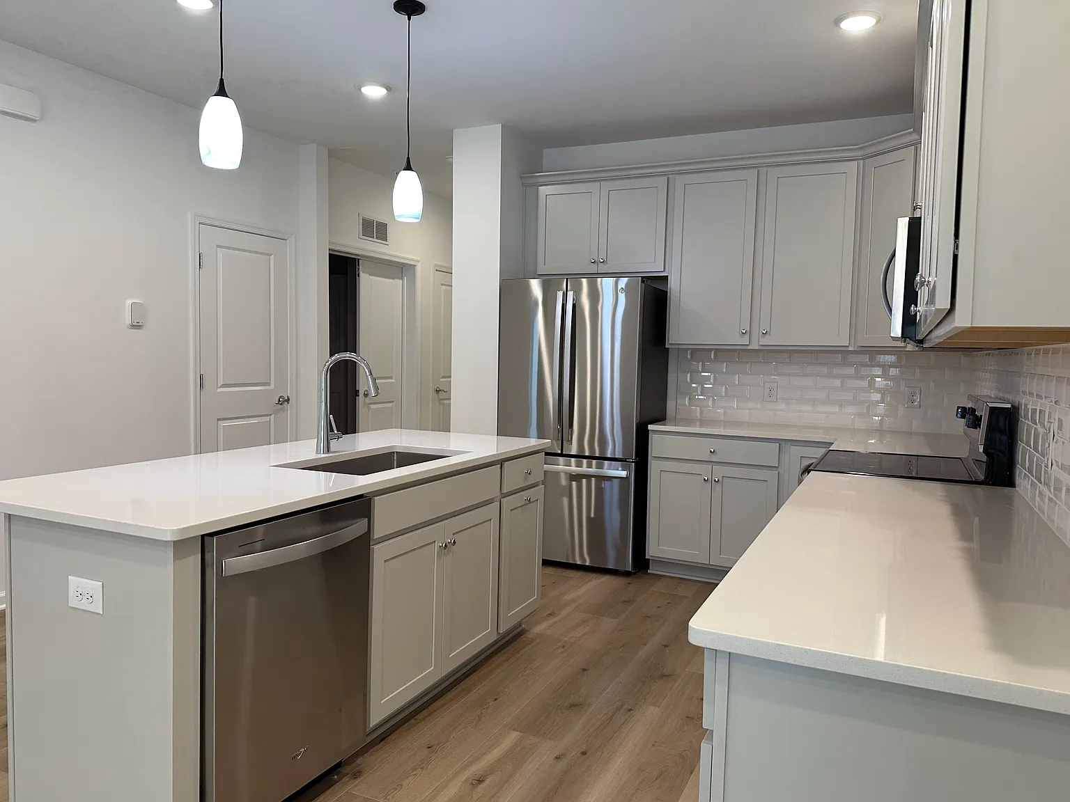 2 bed, 1112 sqft, $2,450 — Photo 4