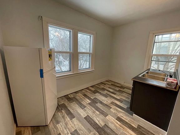 2nd image of 516 W Calvert St #2