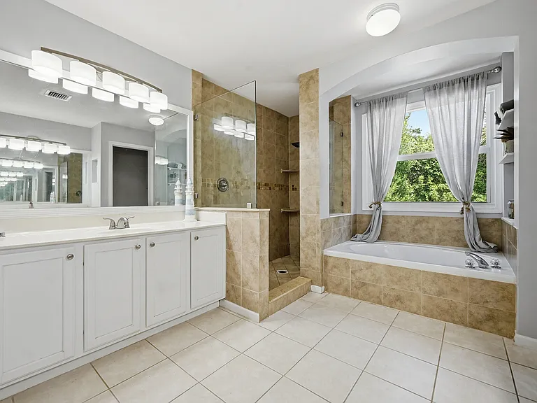 15073 Oak Chase Ct — Photo 30