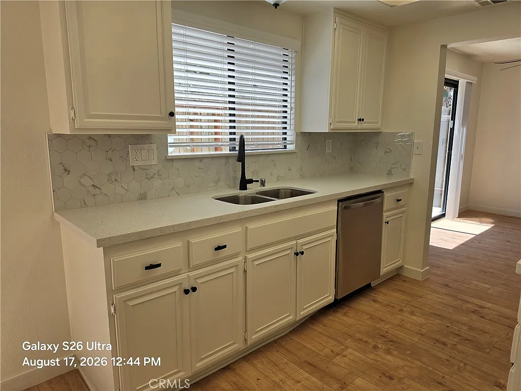 3 bed, 2.5 bath, 1342 sqft, $3,990 — Photo 4