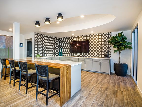 3rd image of 138 Balbach St #323