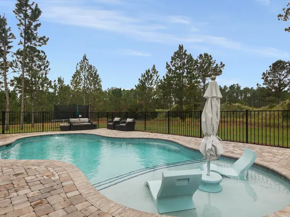 320 Gulf Pines Ct, Freeport, FL 32439