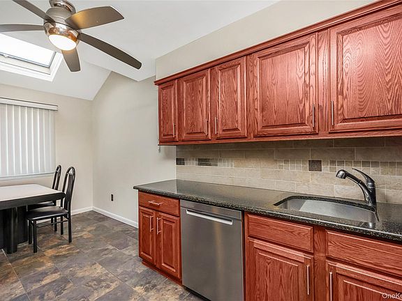 4th image of 82 COTTONWOOD CT. #82