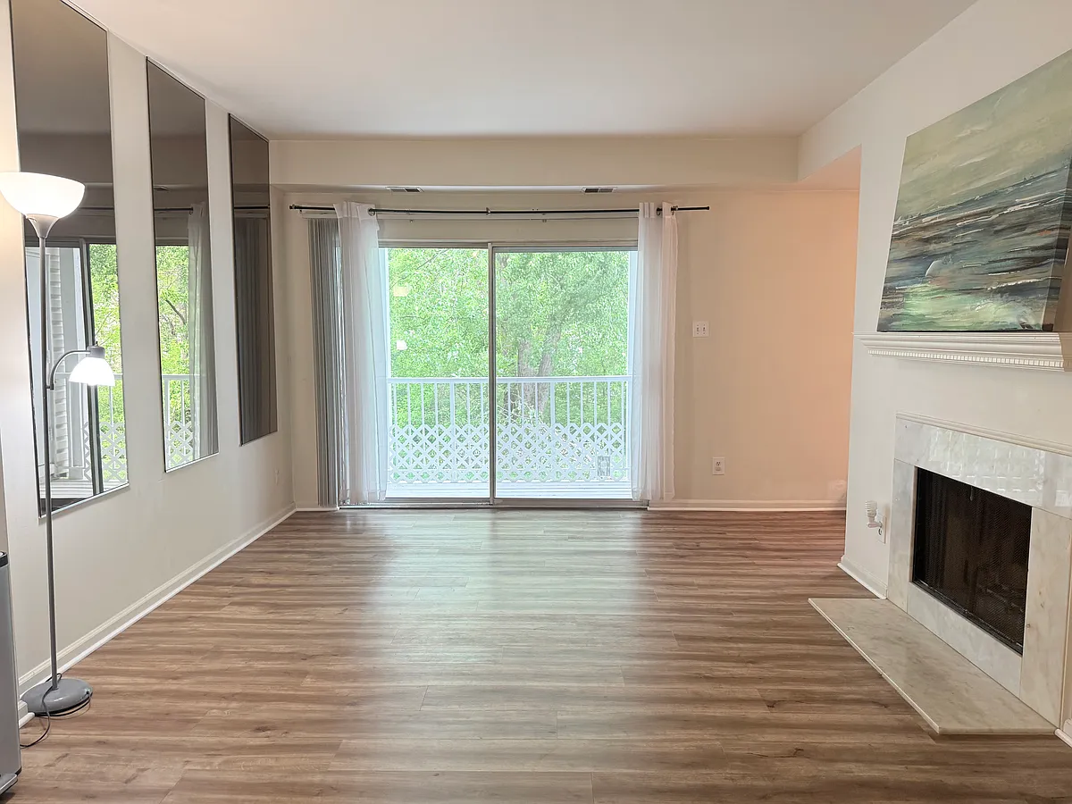 Building Photo - 20317 Beaconfield Ter #2
