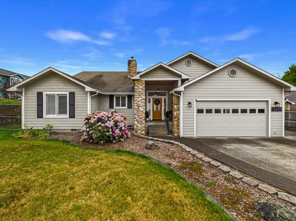 3233 Remie Ct, Fortuna, CA 95540