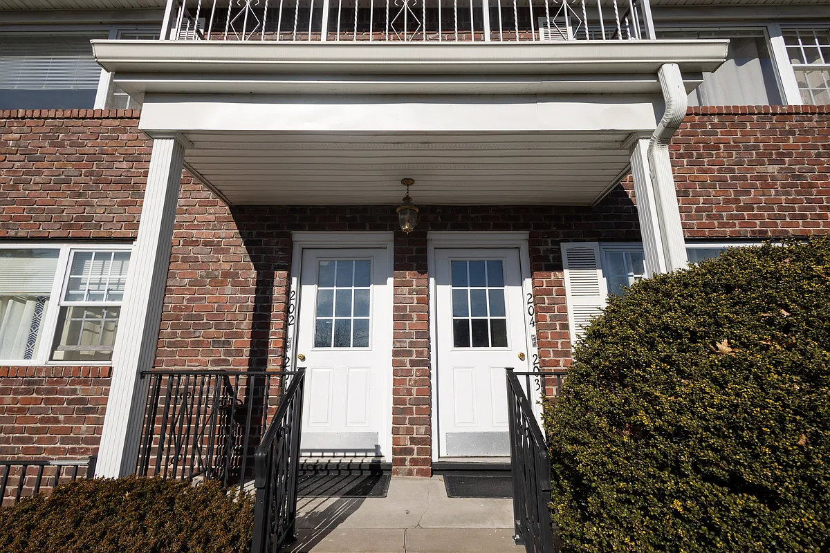 Building Photo - 255 Franklin Tpke #1