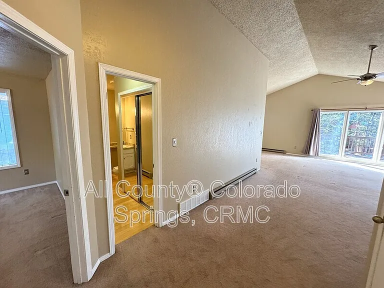 931 Kings Crown Rd — Photo 12
