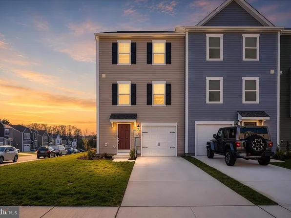 274 Clifton Mnr, Falling Waters, WV 25419