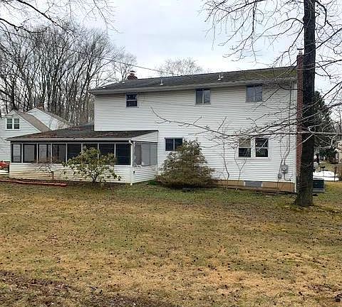 2nd image of 10 Magnolia Ct
