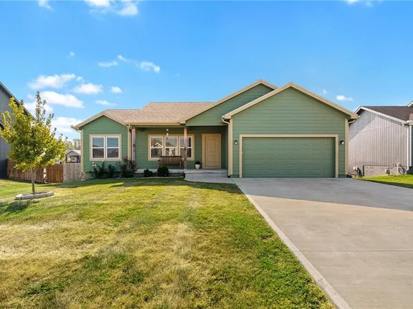 941 N Cottonwood Ct, Tonganoxie, KS 66086