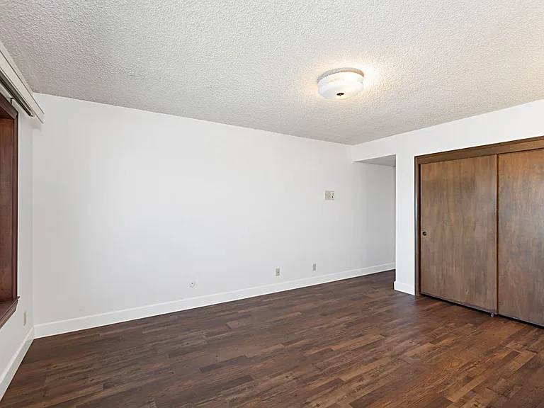 4495 Brighton Ave — Photo 7