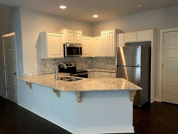 2nd image of 3802 SW Peachwood Dr