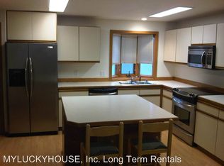 1050 NE Butler Market Rd APT 26, Bend, OR 97701