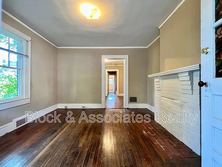 120 S Poplar St — Photo 10