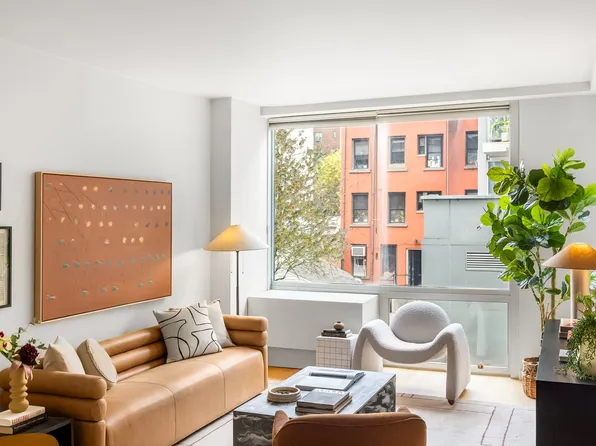 425 East 13th Street image 8 of 16