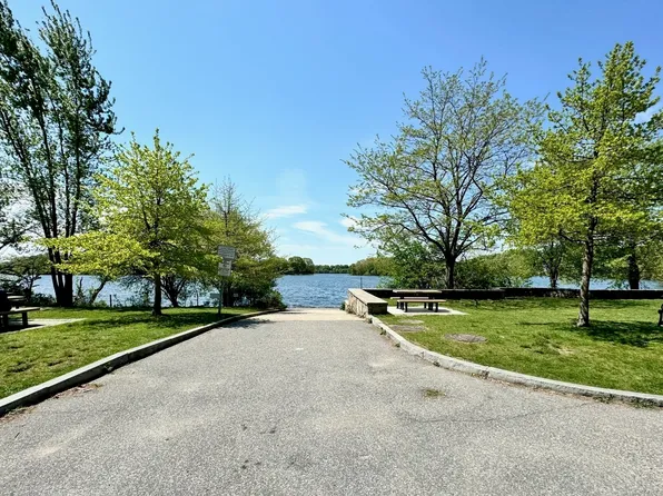 12 Pond Ln APT 20, Arlington, MA 02474