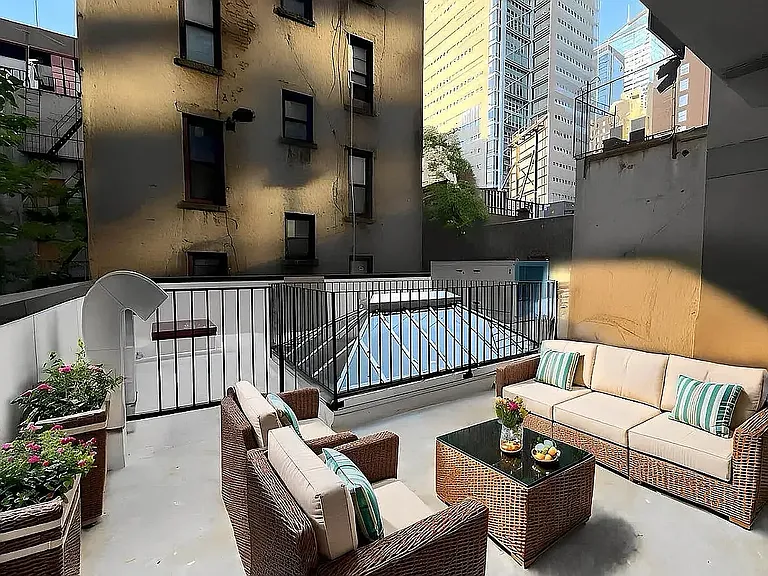 307 W 39th St #2C — Photo 1