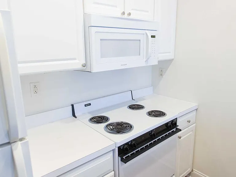 1600-2 Walnut St #405 — Photo 9