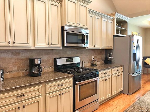 5th image of 50 Travertine Dr