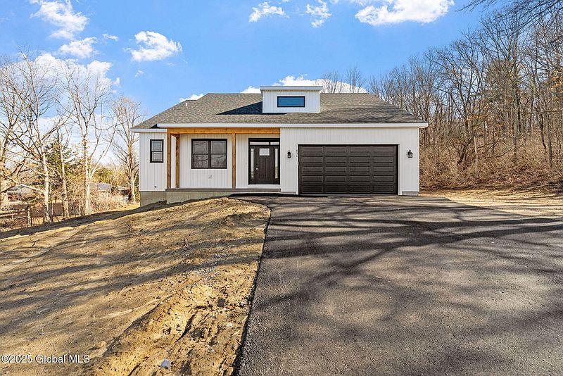 3rd image of 851 Ravine Road