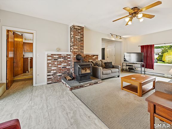 4th image of 44 Beacon Manor Road