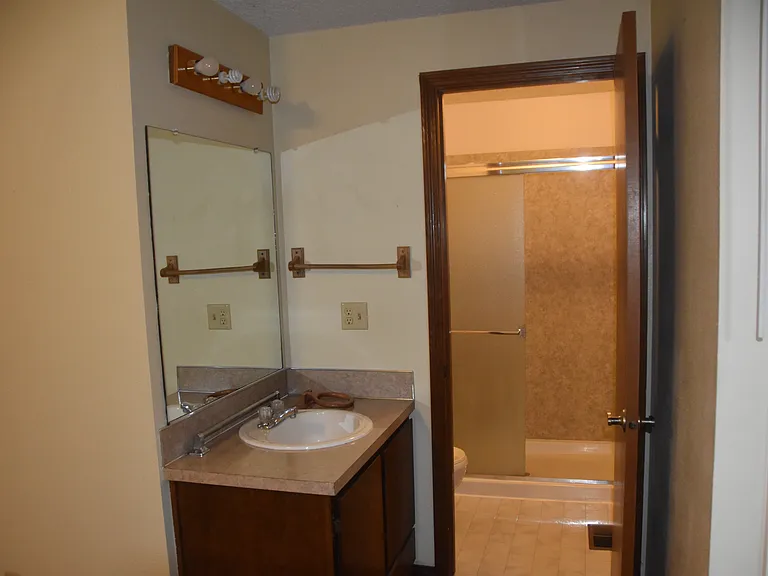 8205 NE 139th Ct — Photo 9