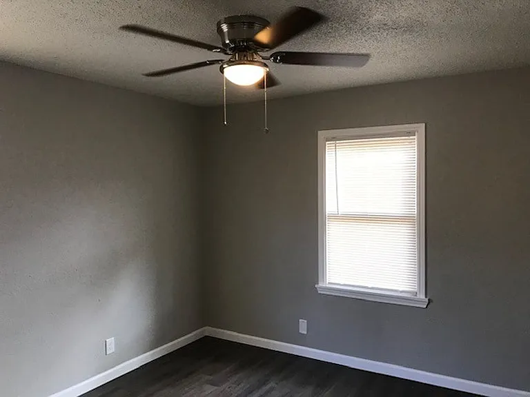 2417 Lowriemore Ln — Photo 4