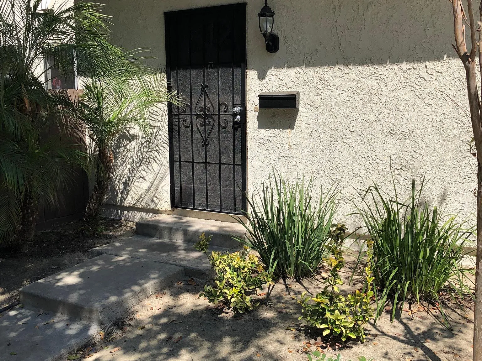 419 N Beth St — Photo 2
