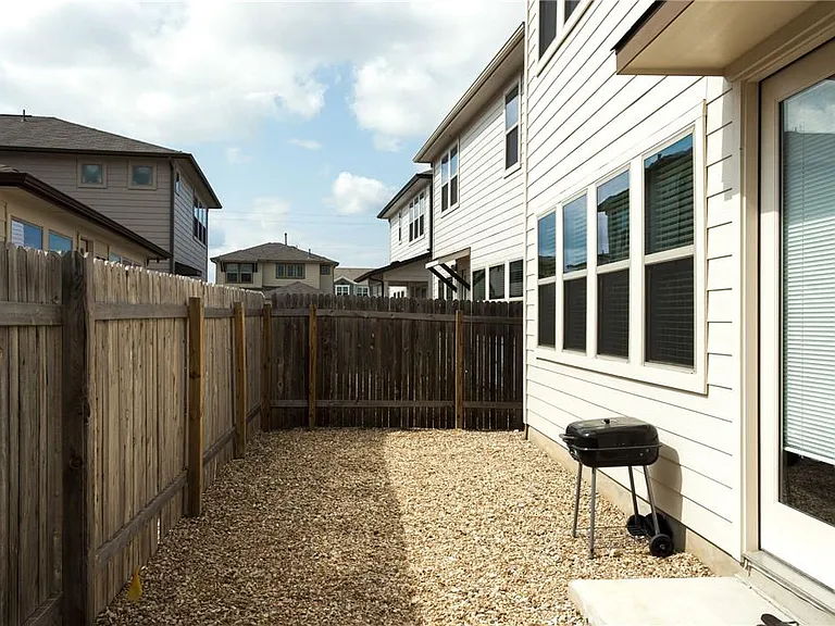 9109 Garnet Dr — Photo 26