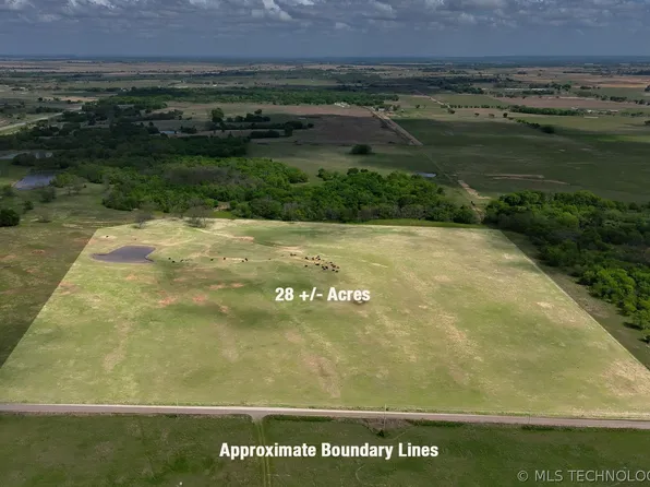 28 S 194th St W, Council Hill, OK 74428