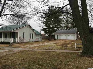 307 W South St, Mount Sterling, IL 62353
