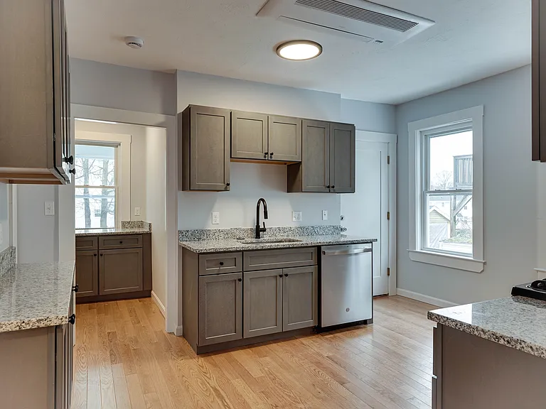 24 Dunlap St #1 — Photo 4